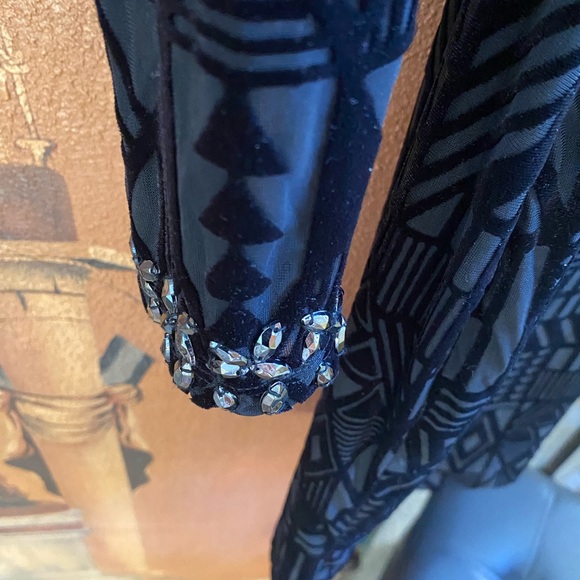 Guess black raised pattern of velvet - Picture 2 of 4